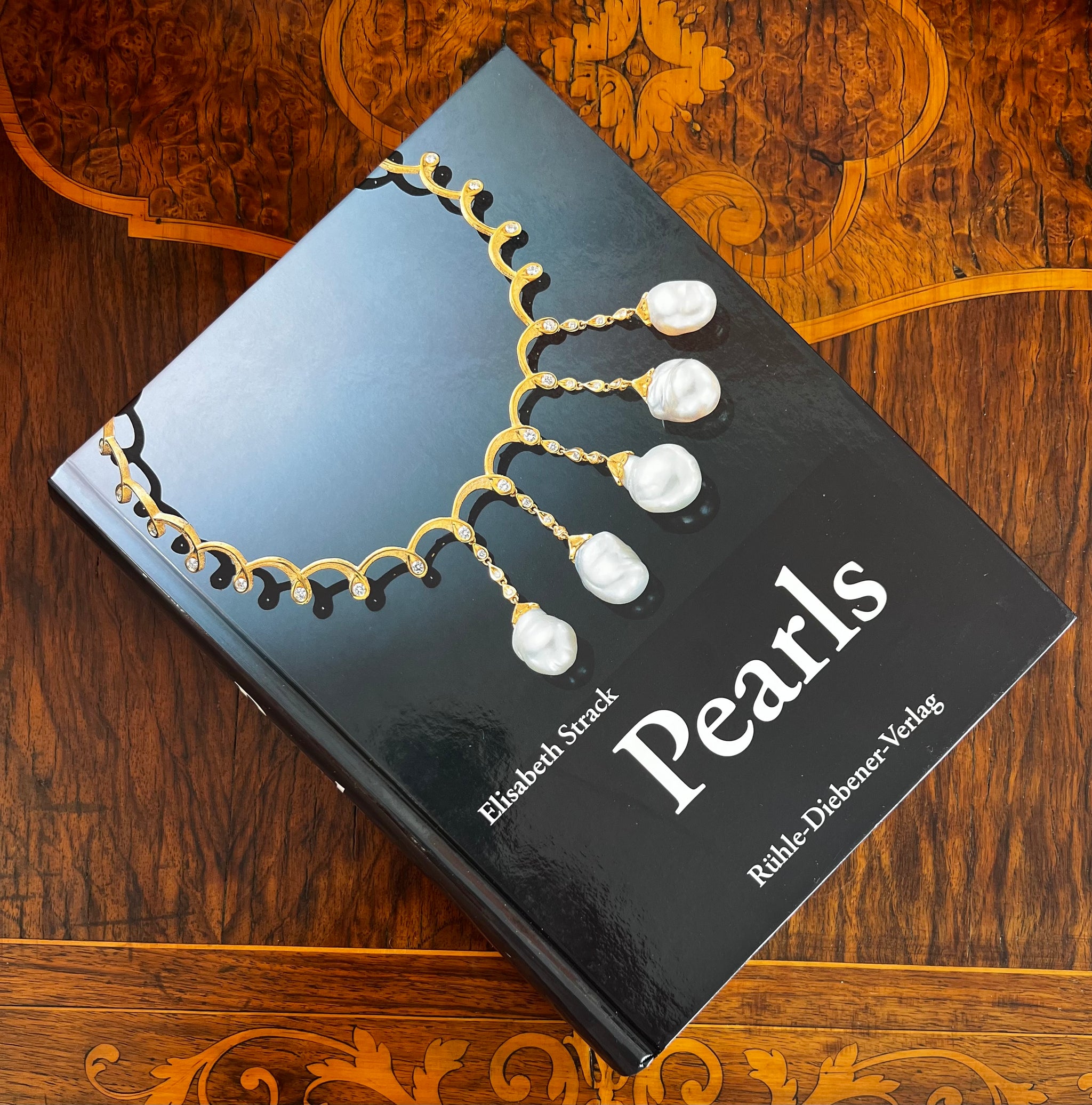 The definitive book on Pearls, by Elisabeth Strack – Judi 